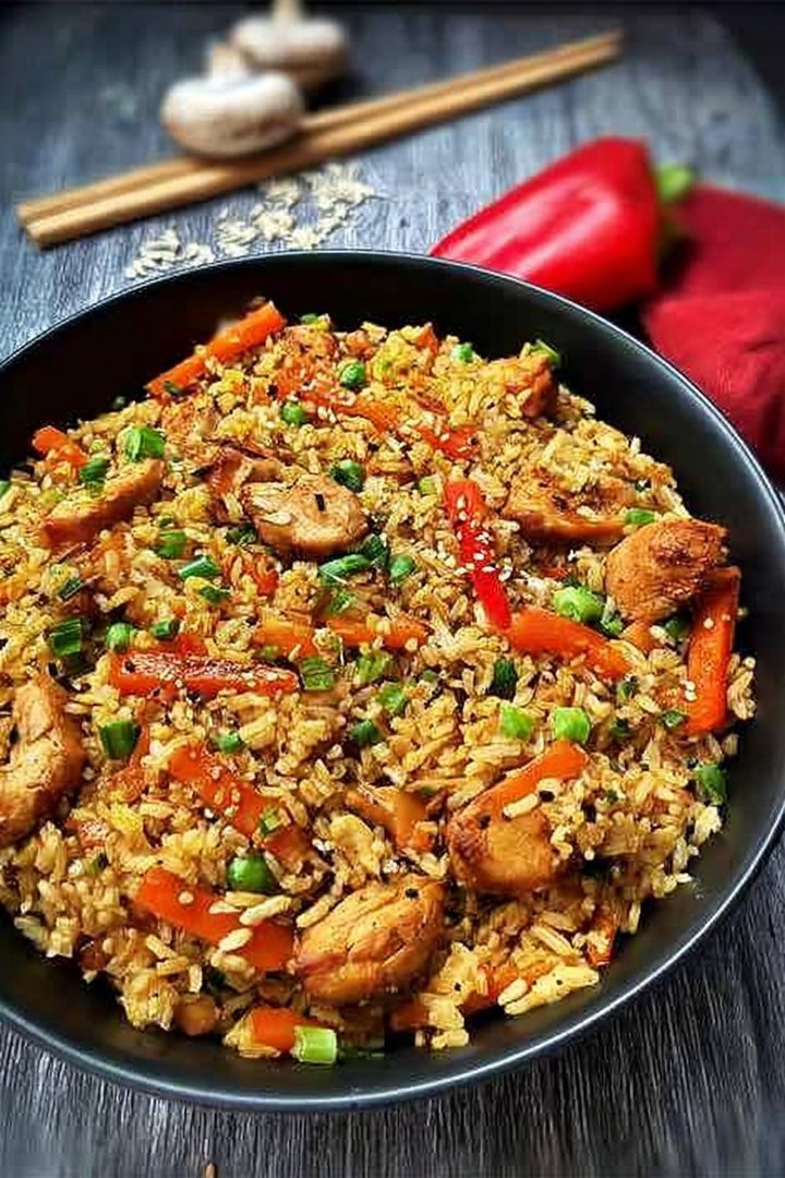 Gebratener Asia Reis mit Gemüse und Hähnchen image 2